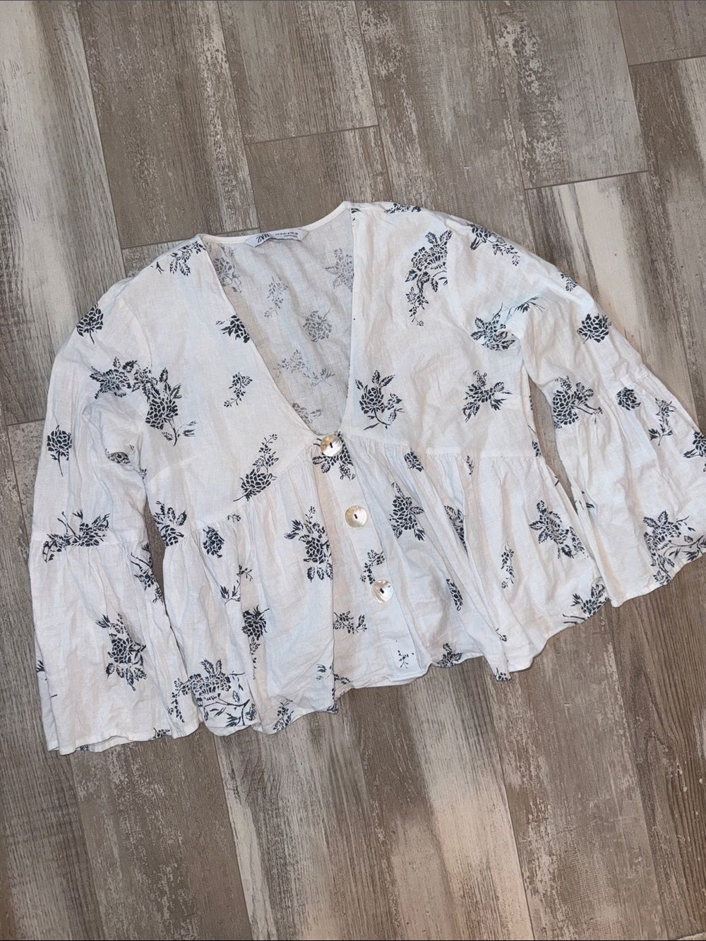 Zara White Black Floral Peplum Blouse Bell Sleeve Button Front Top Womens M - Picture 2 of 7